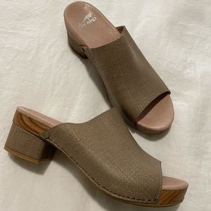 Dansko Sandal NWOT Sz 38